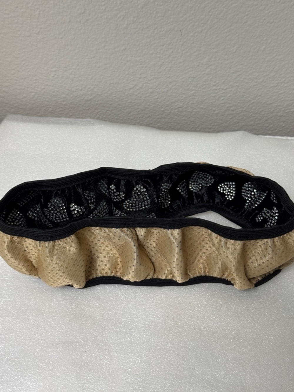 🖤✨ Black Velvet Steering Wheel Cover with Rhinestone Hearts - Picture 5 of 8